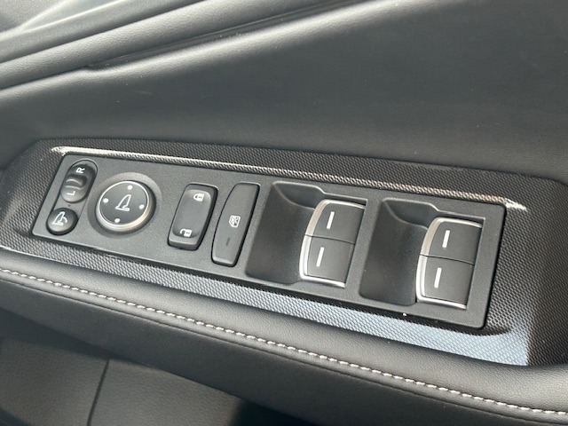 運転席窓操作部スイッチの画像です。