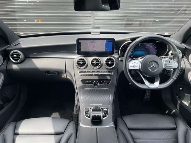 LIBERALAは、輸入車選びの新たなスタイルを提案するインポート・セレクト・ブランドです。オーナー様となる方がクルマから直接感じる感性を第一にした、最良の一台との出会いをコーディネートいたします。