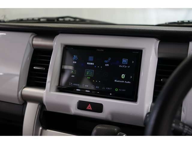 Aftermarket7インチナビ装備！CD/DVD/Bluetooth対応のナビが付いています！各種エンタテインメントがドライブをより盛り上げます。またオートエアコン装備なので車内の温度管理もばっちりです〇
