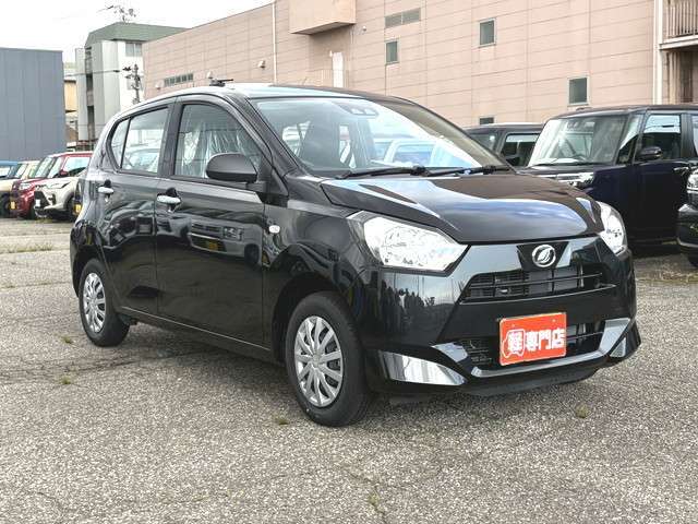 新車と同様の保証（有料）がつけられます。また各地域の店舗に最新の大型整備工場とプロメカニックが常駐しておりアフターメンテナンスもお任せください。
