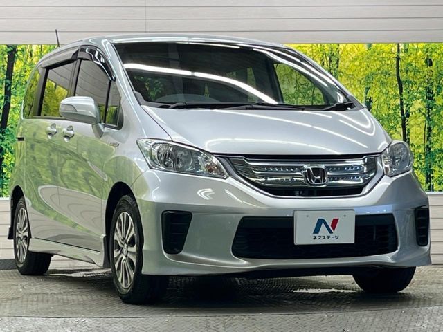 大好評のボディコーティング「弾スプラッシュコート」もご納車までに施工可能。通常のガラスコートと異なる、耐久年数6年の無機質ガラスコーティングが、ボディをキレイな状態に保ってくれます。