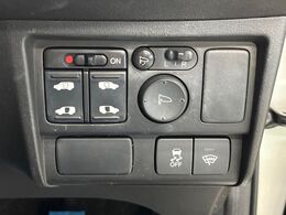 【両側パワースライドドア】スマートキーや運転席のスイッチで後席両側スライドドアの開閉が可能♪電動だから力を入れてドアを開ける必要が無く、小さなお子様でも簡単に開け閉めでき快適です♪