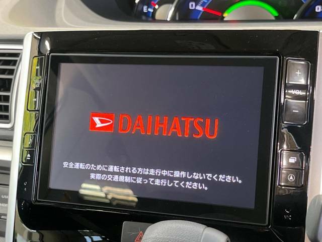 【純正8型ナビ】人気の純正ナビを装備。オーディオ機能も充実しており、Bluetooth接続すればお持ちのスマホやMP3プレイヤーの音楽を再生可能！毎日の運転がさらに楽しくなります！！