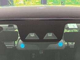 【スマートアシスト】走行中に前方の車両等を認識し、衝突しそうな時は警報とブレーキで衝突回避と被害軽減をアシスト。より安全にドライブをお楽しみいただけます。