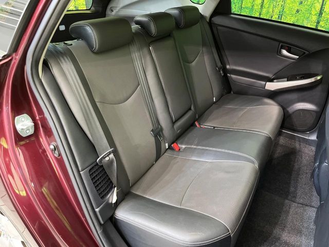 広々とした2列目シートは居住性が高く、居心地も快適！友達や家族とのお出かけにぴったりです。ベビーシートやチャイルドシート使用時も快適にお過ごしいただける十分な空間を確保しています。