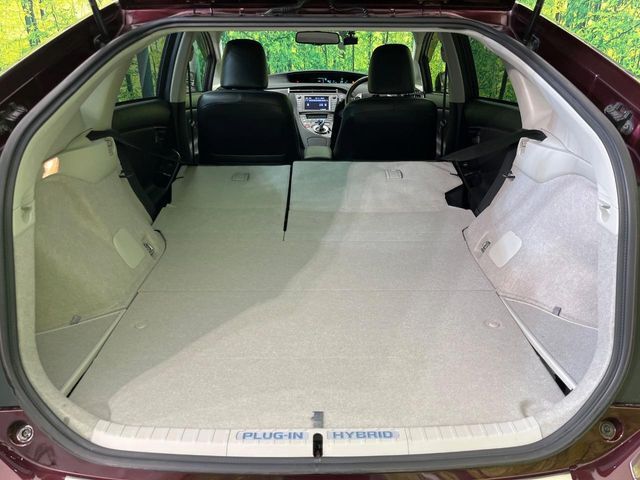 ラゲッジルームは、大容量のスペースを確保。普段のお買い物からレジャーまで、幅広く活躍してくれます！また、リアシートを倒すことでバリエーション豊かにお使いいただけます。