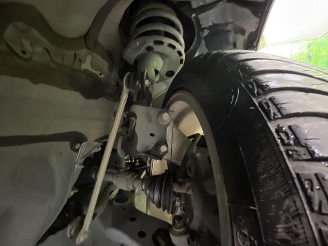 お車を安心してお乗りいただく為には、足回りの定期点検が欠かせません。サービスサポート（有償保証）では無料点検もご提供しており、安心のカーライフをお過ごしいただけるサポート体制が整っています。