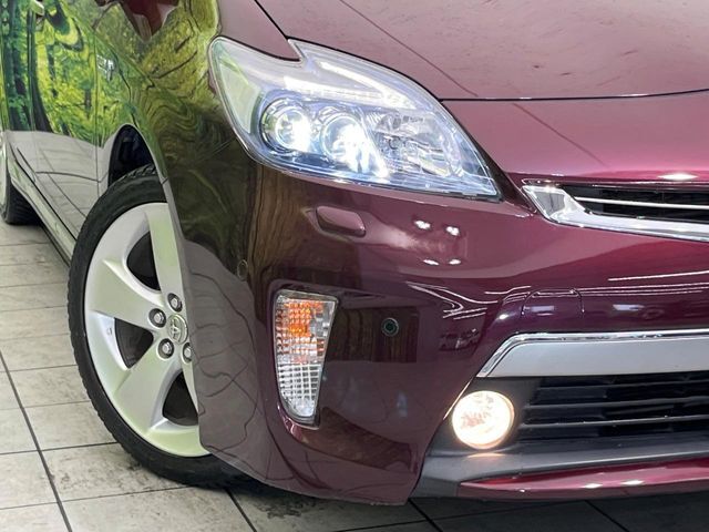 【HIDヘッドライト】非常に明るく前方を照らしてくれるので、悪天候や夜間の走行時も視界良好で安心してお乗りいただけます。