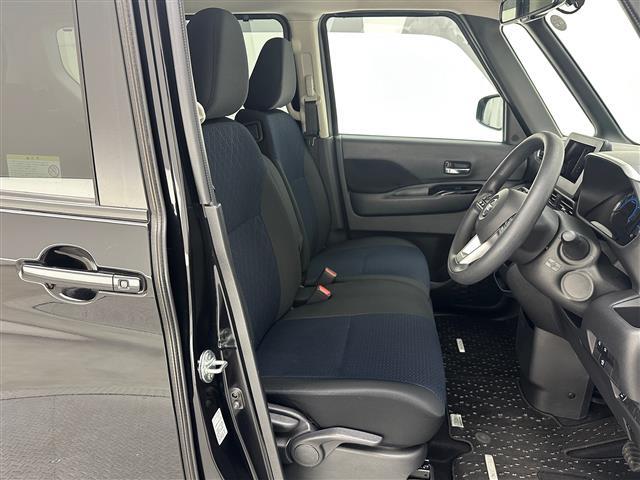 【運転席】座り心地が良いシートなので長時間の運転でも快適にお過ごしいただけます。新品のフロアマットのご注文も可能です。掲載箇所以外にご希望の写真がございましたらお気軽にお問い合わせ下さい。