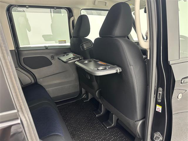 【ドリンクホルダー】長時間のドライブを快適に過ごすために、必須の車内アイテムですね。