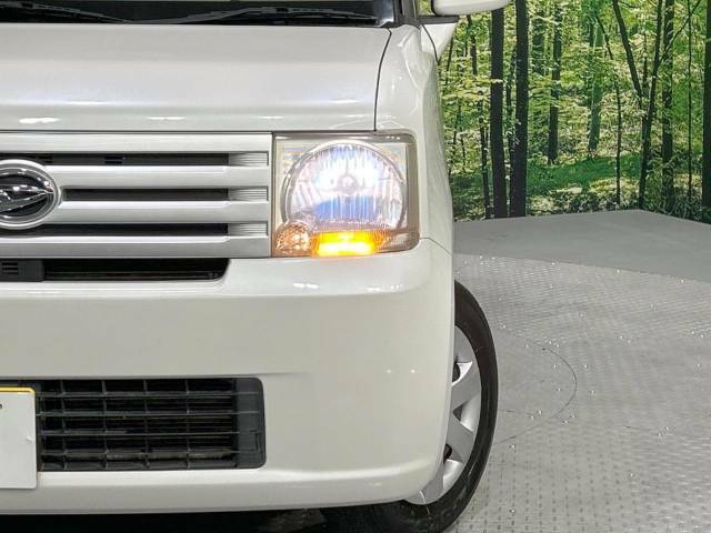 【LEDヘッドライト】悪天候や夜間走行時も良好な視界を確保し安心して運転できる高輝度LEDヘッドライトを装備！点灯速度が早く、消費電力も抑えられています。