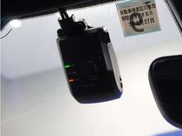 ◆ドライブレコーダー◆映像・音声などを記録する自動車用の装置です。　もしもの事故の際の記録はもちろん、旅行の際の思い出としてドライブの映像を楽しむことができます。