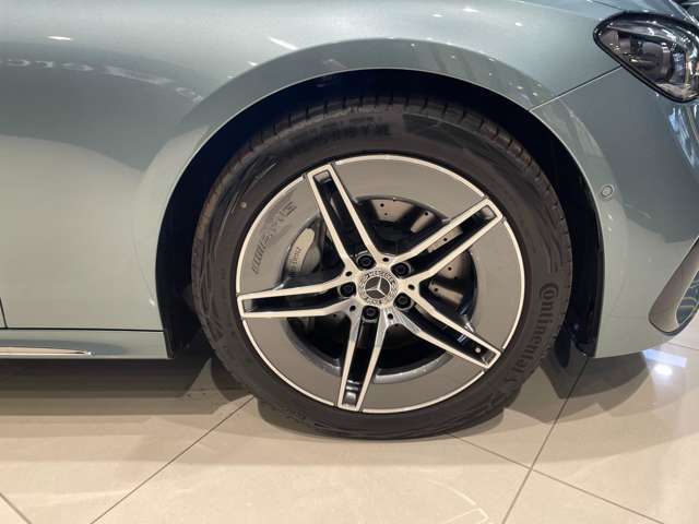 車両は屋内展示しておりますので天候に関係なくごゆっくりコンディションご確認頂けます。車両を倉庫へ保管している場合が御座いますのでご来店前に在庫確認頂けると幸いです。TEL072-784-8800