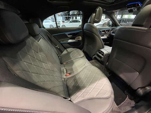 車両は屋内展示しておりますので天候に関係なくごゆっくりコンディションご確認頂けます。車両を倉庫へ保管している場合が御座いますのでご来店前に在庫確認頂けると幸いです。TEL072-784-8800