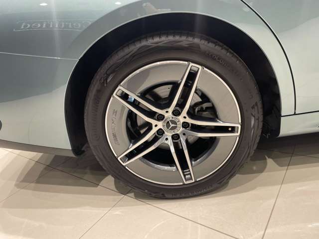車両は屋内展示しておりますので天候に関係なくごゆっくりコンディションご確認頂けます。車両を倉庫へ保管している場合が御座いますのでご来店前に在庫確認頂けると幸いです。TEL072-784-8800