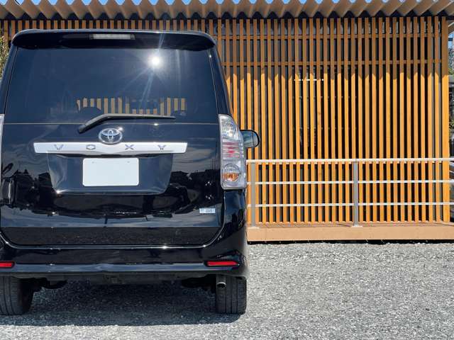 希望ナンバーは、お客様のお好きな番号を車のナンバープレートに指定できる制度です。誕生日や記念日、縁起の良い数字など、思い入れのある番号を選ぶことで、世界に一台だけの特別な車に仕上げることができます。