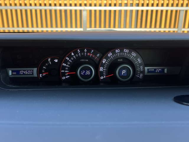 現在の走行距離は、掲載のメーター写真のとおりです。実際の車両に表示されている距離を撮影したもので、正確な走行距離の確認材料としてご覧いただけます。ご不明な点があればお気軽にお問い合わせください。