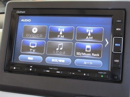 ナビゲーションはギャザズメモリーナビ（VXM-214VFi）を装着しております。AM、FM、CD、DVD再生、Bluetooth、音楽録音再生、フルセグTVがご使用いただけます。