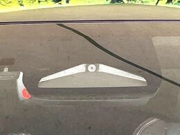 【トヨタセーフティセンス】走行中に前方の車両等を認識し、衝突しそうな時は警報とブレーキで衝突回避と被害軽減をアシスト。より安全にドライブをお楽しみいただけます。