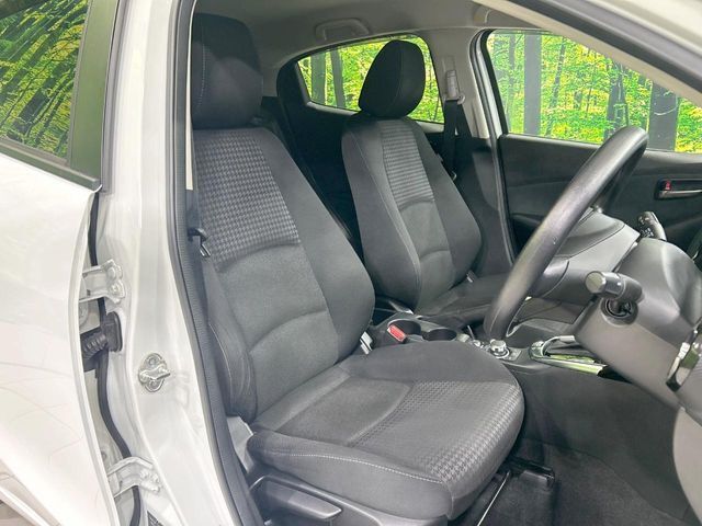 運転席シート廻りは使用感も少なく、良好な状態となっています。丁寧に使われていたことがよくわかりますね。