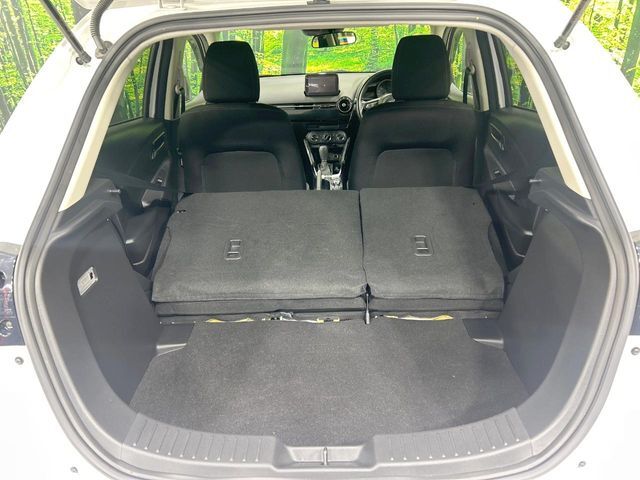 普段のお買い物や通勤、送迎等に十分な荷室スペースを確保しております。セカンドシートを倒すと、大きな荷物の積載も可能です♪