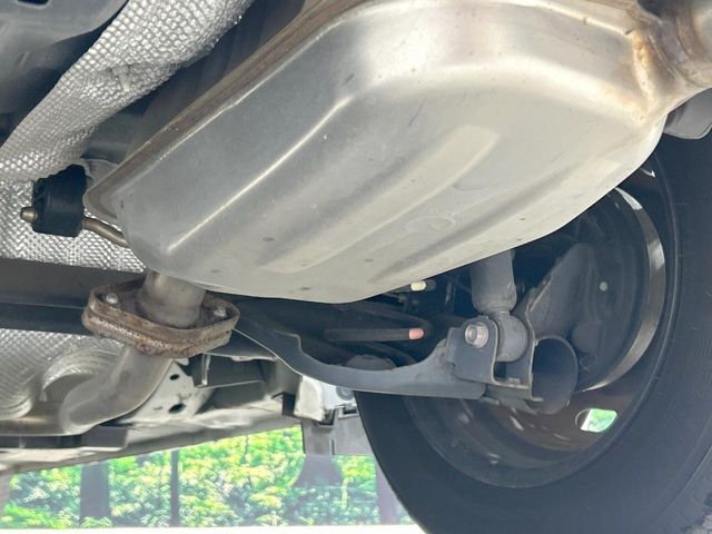 お車を安心してお乗りいただく為には、足回りの定期点検が欠かせません。サービスサポート（有償保証）では無料点検もご提供しており、安心のカーライフをお過ごしいただけるサポート体制が整っています。