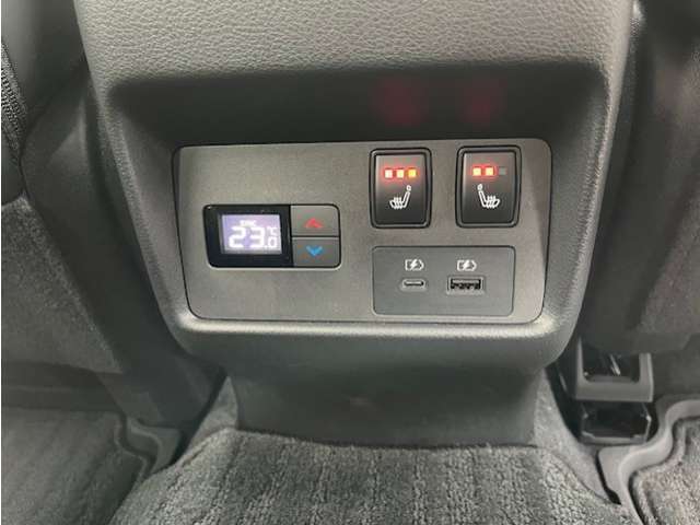 後席エアコン操作パネル