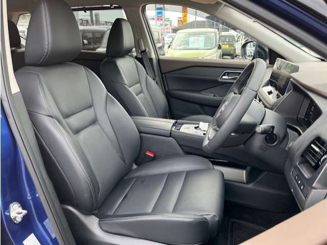 前席パワーシート、オートドライビングポジション