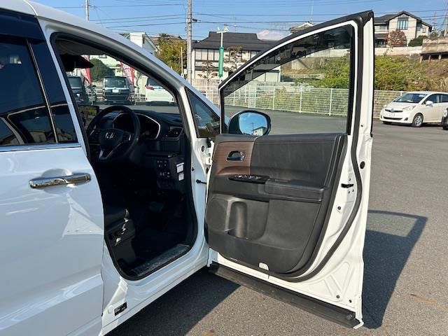 気になる車はすぐにお問い合わせください！画面右側の0066から始まる無料ダイヤルからお問い合わせ下さい！専門スタッフがお車のご質問にお答えいたします！