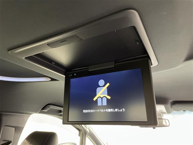 【フリップダウンモニター】天井にはフリップダウンモニターも装備されております♪お子様など、ロングドライブでも退屈せず楽しくお過ごしいただけます。