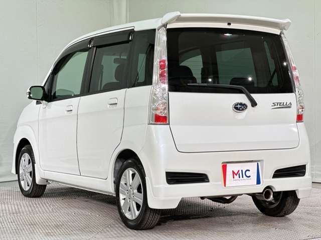 納車前にはスタッフによってピカピカに仕上げてご納車致します。オプションでガラスコーティングなどオススメ品も格安で承ります！