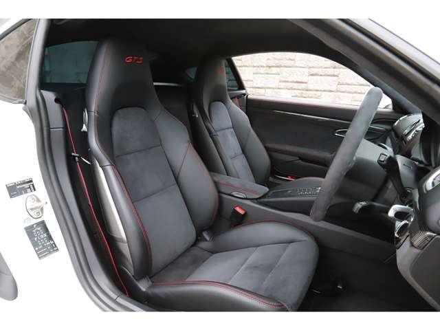 弊社は輸入車専門店となります。品質・グレード・装備品等にこだわり、選び抜いた車両をご提供させていただいております。
