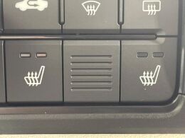 【シートヒーター】寒い日に重宝するシートヒーター！エアコンより早く温まってくれるので寒がりの人も安心ですね♪エアコンの温風は乾燥するから苦手、という方にもをおすすめです。