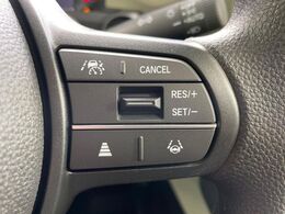 【アダプティブクルーズコントロール】高速道路での長距離走行が楽に！！自動で速度を保つクルーズコントロールが、衝突軽減システムと連携し、前方の車両を感知して車間を保つように速度調節してくれます！！