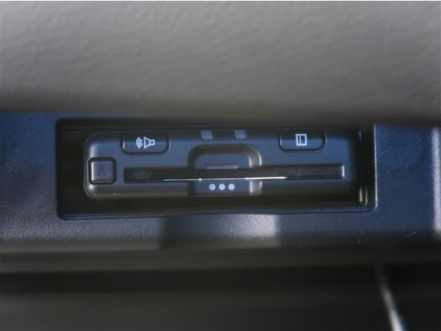 ETC車載器付きです。高速道路の料金所もスムーズに通過できます。