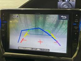 【バックカメラ】駐車時に後方がリアルタイム映像で確認できます。大型商業施設や立体駐車場での駐車時や、夜間のバック時に大活躍！運転スキルに関わらず、今や必須となった装備のひとつです！