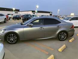 全車種、走行距離無制限の1年間無料保証付き！全国5000ヶ所に及ぶトヨタサービス店舗の安心ネットワーク！※3年先まで延長可能なロングラン保証αもご用意してます（有料）。