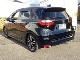 自社整備工場で点検整備をおこなってからお渡ししています。車検が残っている場合は『12ヶ月点検整備』を、車検整備付きの場合は『車検整備』をおこないます。整備費用は車両本体価格に含まれています。