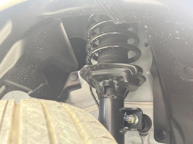 お車を安心してお乗りいただく為には、足回りの定期点検が欠かせません。サービスサポート（有償保証）では無料点検もご提供しており、安心のカーライフをお過ごしいただけるサポート体制が整っています。