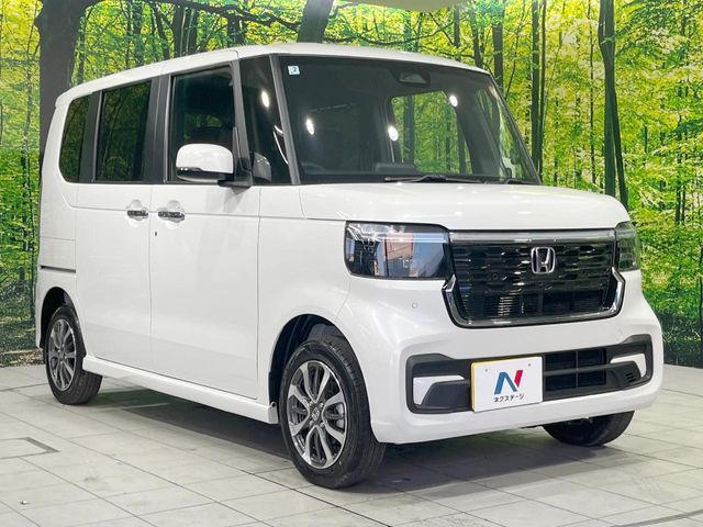大好評のボディコーティング「弾スプラッシュコート」もご納車までに施工可能。通常のガラスコートと異なる、耐久年数6年の無機質ガラスコーティングが、ボディをキレイな状態に保ってくれます。