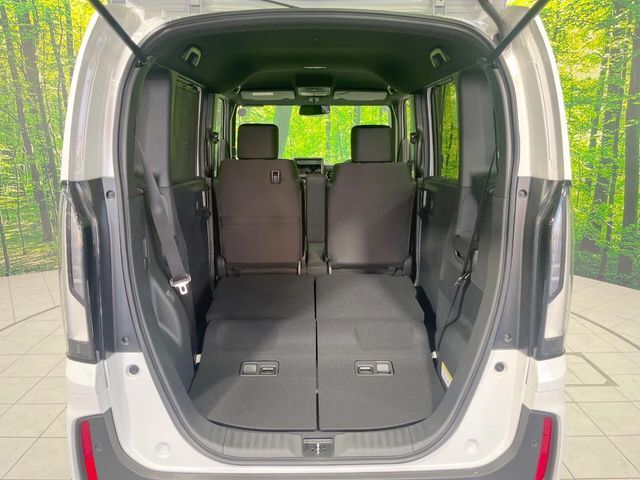 普段のお買い物や通勤、送迎等に十分な荷室スペースを確保しております。セカンドシートを倒すと、大きな荷物の積載も可能です♪