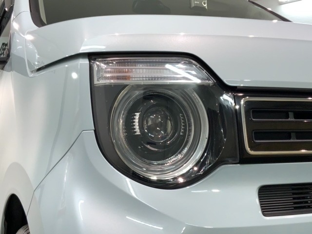 LEDヘッドライトは、点灯の瞬間から最大光量を発揮し、突然暗くなるトンネルなどでの安定感を高めます。