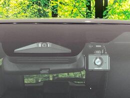 【トヨタセーフティセンス】走行中に前方の車両等を認識し、衝突しそうな時は警報とブレーキで衝突回避と被害軽減をアシスト。より安全にドライブをお楽しみいただけます。