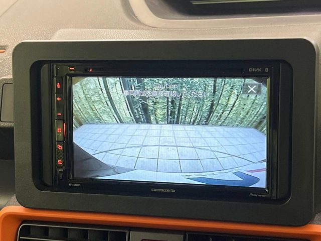 【バックカメラ】駐車時に後方がリアルタイム映像で確認できます。大型商業施設や立体駐車場での駐車時や、夜間のバック時に大活躍！運転スキルに関わらず、今や必須となった装備のひとつです！