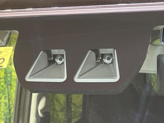 【スマートアシスト】走行中に前方の車両等を認識し、衝突しそうな時は警報とブレーキで衝突回避と被害軽減をアシスト。より安全にドライブをお楽しみいただけます。