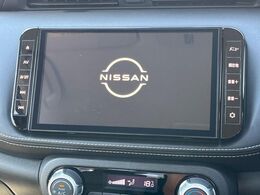 【大画面ナビ】人気の大型9インチナビを装備。存在感のある大画面はインパクト大！ナビ利用時のマップ表示は見やすく、テレビやDVDは臨場感がアップ！いつものドライブがグッと楽しくなります♪