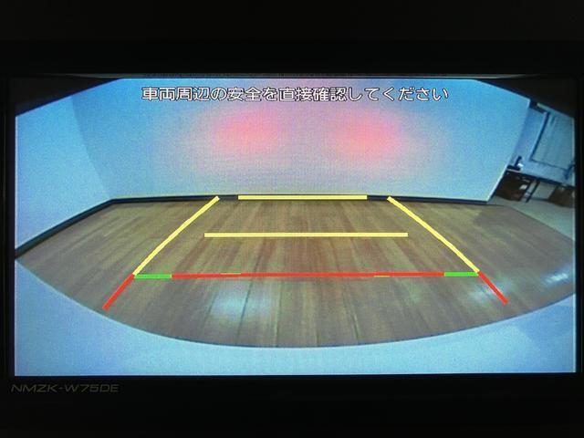 バックの苦手な初心者や女性の方うれしいバックカメラ　運転席の死角になる真後ろが確認できますよ♪