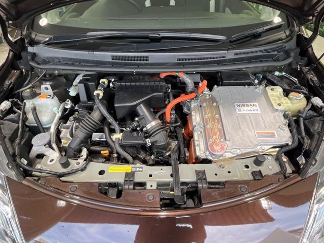 大好評のボディコーティング「弾スプラッシュコート」もご納車までに施工可能。通常のガラスコートと異なる、耐久年数6年の無機質ガラスコーティングが、ボディをキレイな状態に保ってくれます。