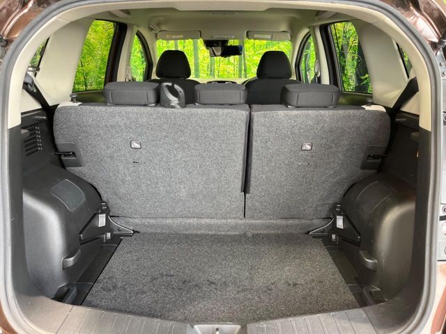 普段のお買い物や通勤、送迎等に十分な荷室スペースを確保しております。セカンドシートを倒すと、大きな荷物の積載も可能です♪