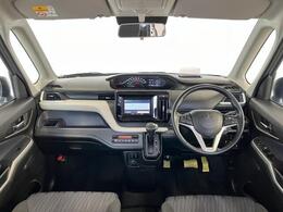 開放的な前方視界！運転がしやすく疲れにくいです♪窓が大きく、見通しがとっても良いおクルマですよ！！